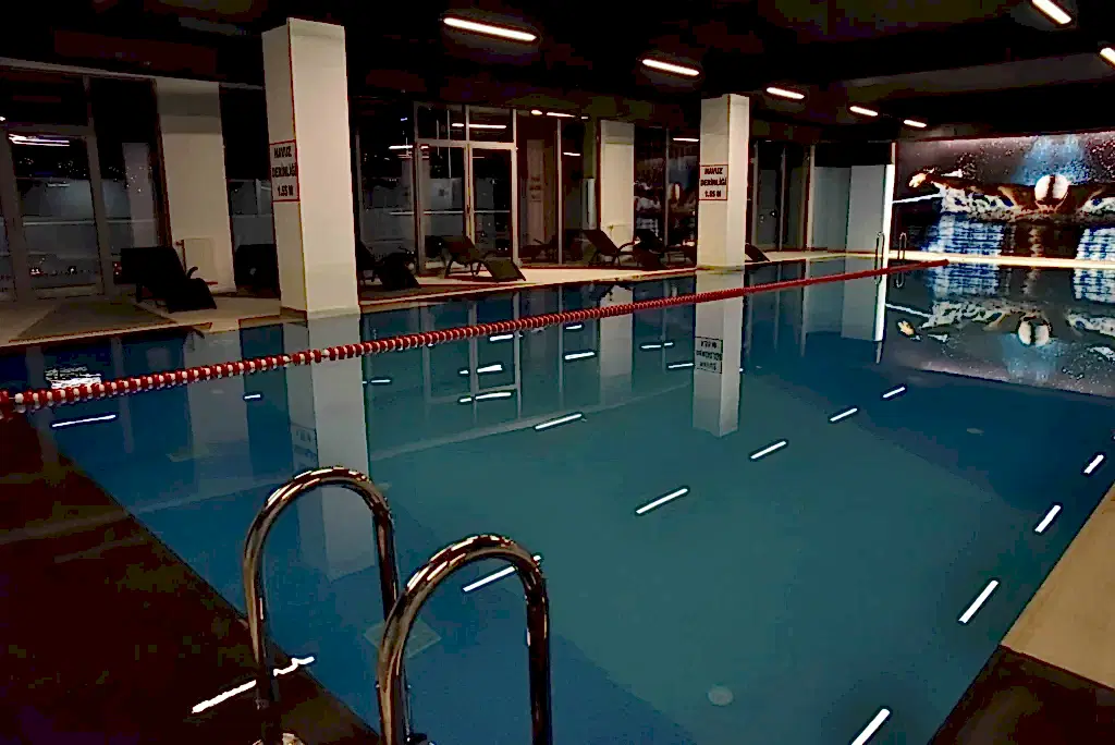 Fit-216-Spor-Salonu-–-Kapali-Havuz-scaled